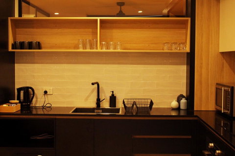 Stylish, Modern, Cute As A Button - Braddon CBD - Schoolies Week Accommodation 9