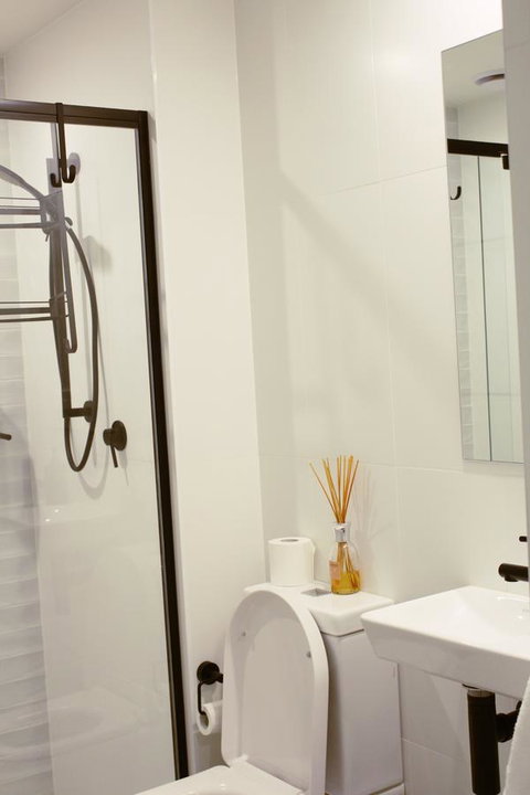 Stylish, Modern, Cute As A Button - Braddon CBD - Schoolies Week Accommodation 6
