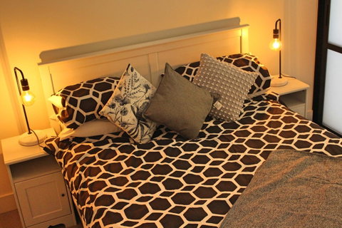 Stylish, Modern, Cute As A Button - Braddon CBD - Schoolies Week Accommodation 12