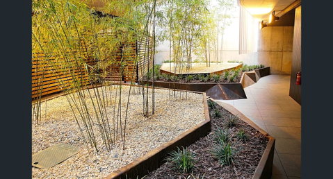 Stylish, Modern, Cute As A Button - Braddon CBD - Schoolies Week Accommodation 2