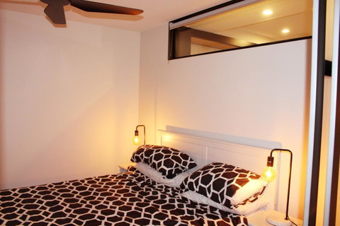 Stylish, Modern, Cute As A Button - Braddon CBD - Schoolies Week Accommodation 11