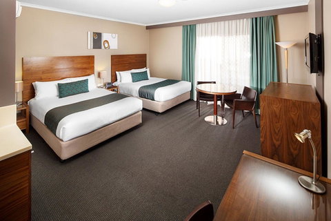 Quality Hotel Dickson - Schoolies Week Accommodation 3