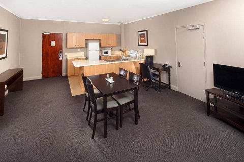 Quality Hotel Dickson - Schoolies Week Accommodation 7