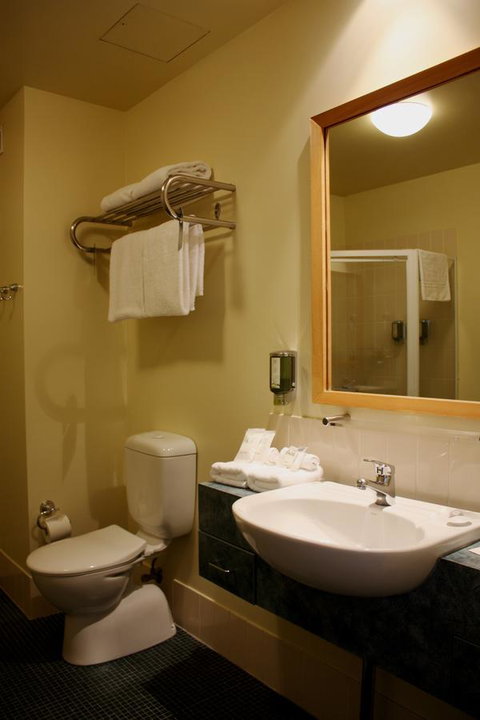 Quality Hotel Dickson - Schoolies Week Accommodation 20