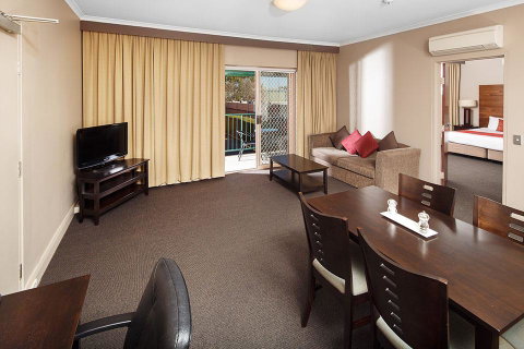 Quality Hotel Dickson - Schoolies Week Accommodation 23