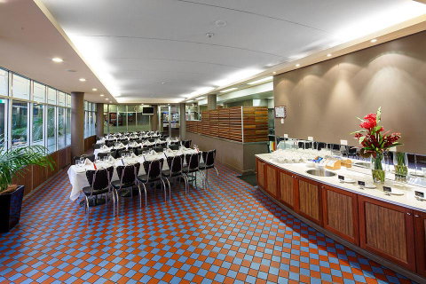 Quality Hotel Dickson - Schoolies Week Accommodation 8