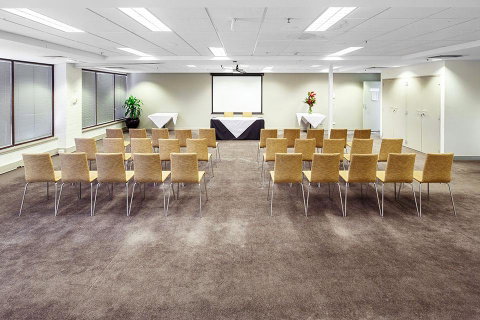 Quality Hotel Dickson - Schoolies Week Accommodation 25