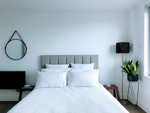 Staying Places - The Avenue - Schoolies Week Accommodation 16