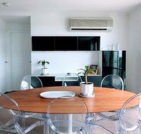 Staying Places - The Avenue - Schoolies Week Accommodation