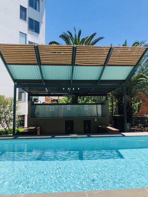 Staying Places - The Avenue - Schoolies Week Accommodation 4