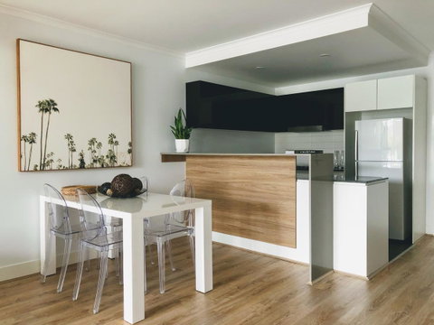 Staying Places - The Avenue - Schoolies Week Accommodation 6