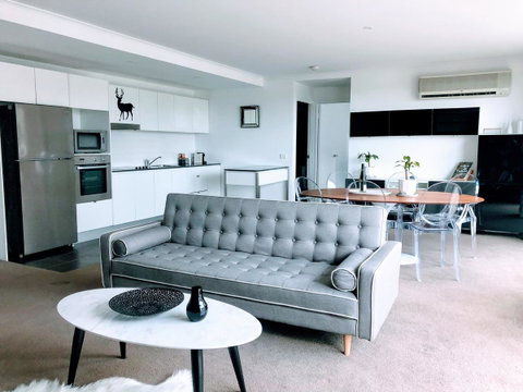 Staying Places - The Avenue - Schoolies Week Accommodation 18