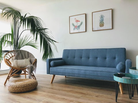 Staying Places - The Avenue - Schoolies Week Accommodation 11