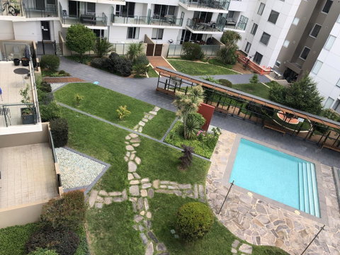 Staying Places - The Avenue - Schoolies Week Accommodation 2