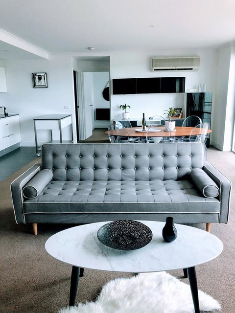 Staying Places - The Avenue - Schoolies Week Accommodation 5