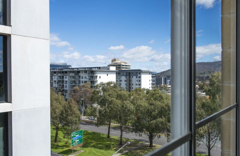 Mantra On Northbourne - Schoolies Week Accommodation 24