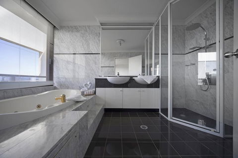 BreakFree Capital Tower Apartments - Schoolies Week Accommodation 36