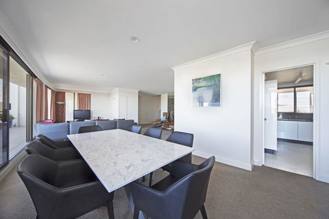 BreakFree Capital Tower Apartments - Schoolies Week Accommodation 32