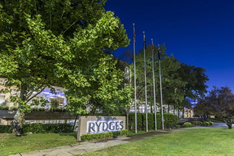 Rydges Canberra - Schoolies Week Accommodation 18