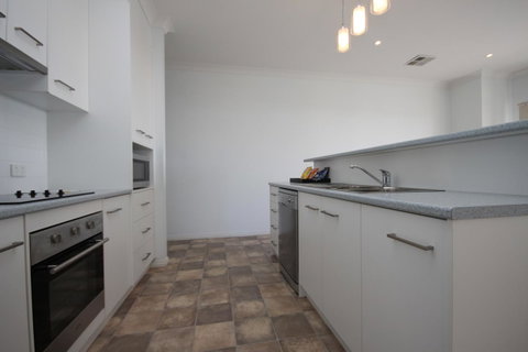 Wallaroo Marina Apartments - Schoolies Week Accommodation 24