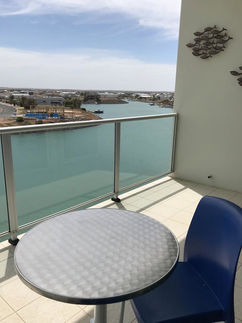 Ocean View Luxury Apartment & Suite - Schoolies Week Accommodation 6