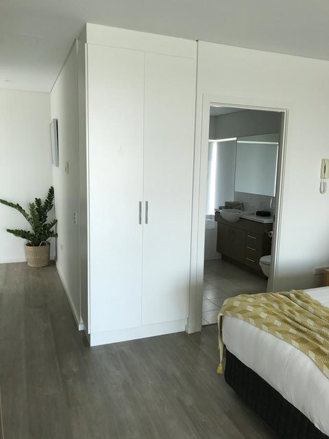 Ocean View Luxury Apartment & Suite - Schoolies Week Accommodation 10