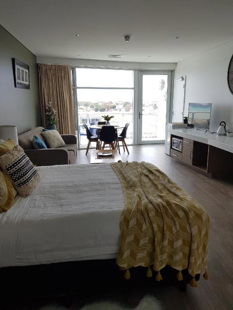 Ocean View Luxury Apartment & Suite - Schoolies Week Accommodation 4