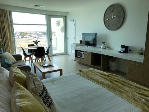 Ocean View Luxury Apartment & Suite - Schoolies Week Accommodation 13