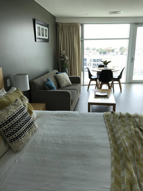 Ocean View Luxury Apartment & Suite - Schoolies Week Accommodation 12