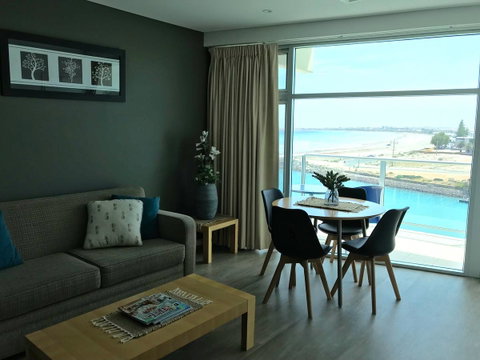 Ocean View Luxury Apartment & Suite - Schoolies Week Accommodation 23