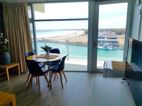 Ocean View Luxury Apartment & Suite - Schoolies Week Accommodation 5