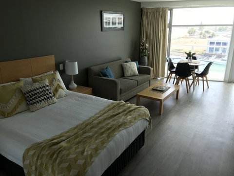 Ocean View Luxury Apartment & Suite - Schoolies Week Accommodation 25