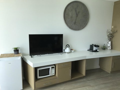 Ocean View Luxury Apartment & Suite - Schoolies Week Accommodation 32