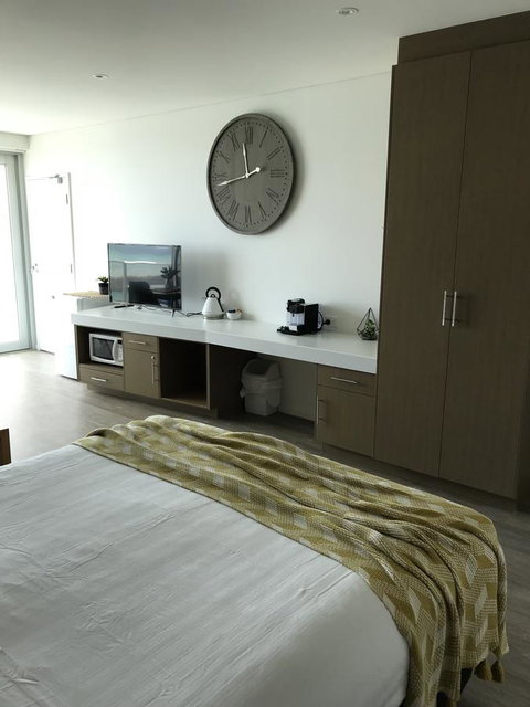 Ocean View Luxury Apartment & Suite - Schoolies Week Accommodation 14