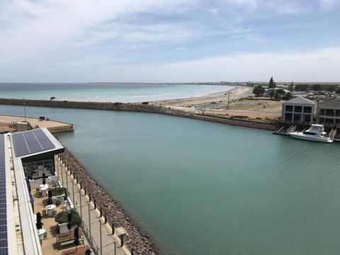 Ocean View Luxury Apartment & Suite - Schoolies Week Accommodation 7