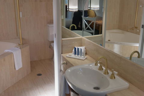 Pacific Bay Resort - Schoolies Week Accommodation 1