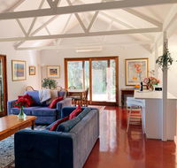 Lost in the Vines - Schoolies Week Accommodation