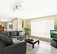 Ainslie Roberts Drive Retreat - Schoolies Week Accommodation