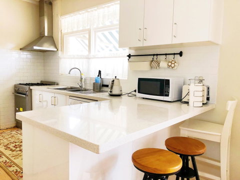 Beautiful Garden House - Schoolies Week Accommodation 15