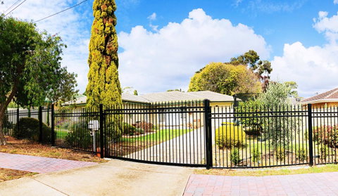 Beautiful Garden House - Schoolies Week Accommodation 7