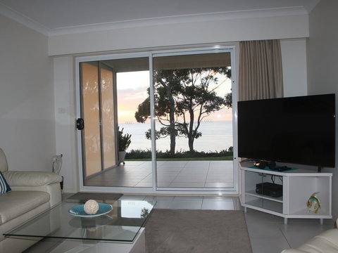 Mollymook Beach Waterfront - Schoolies Week Accommodation 12