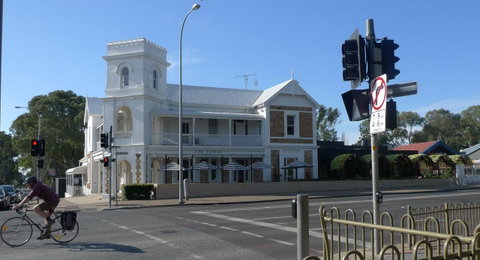 Grassmere House Magill - Schoolies Week Accommodation 26