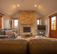 Lucy's Cottage - Schoolies Week Accommodation