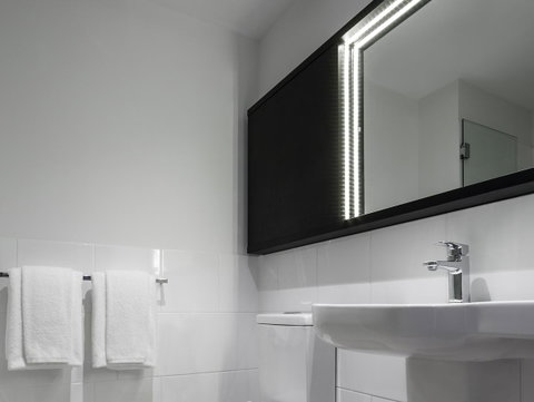 Ibis Adelaide - Schoolies Week Accommodation 10