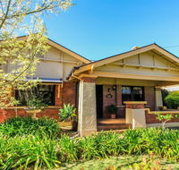 Ambrosia Holiday Home - Schoolies Week Accommodation