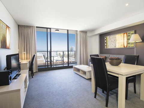 Oaks Adelaide Horizons Suites - Schoolies Week Accommodation 3
