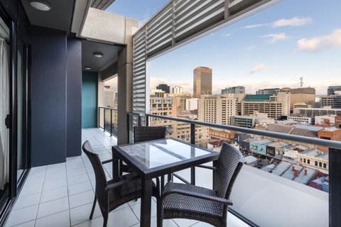 Oaks Adelaide Horizons Suites - Schoolies Week Accommodation 2