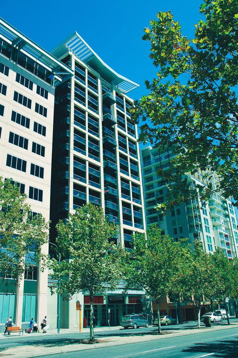 Oaks Adelaide Horizons Suites - Schoolies Week Accommodation 0