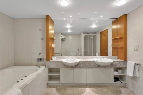 Stamford Plaza Adelaide - Schoolies Week Accommodation 20