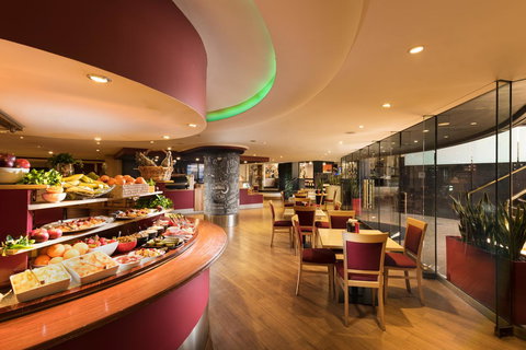 Stamford Plaza Adelaide - Schoolies Week Accommodation 3